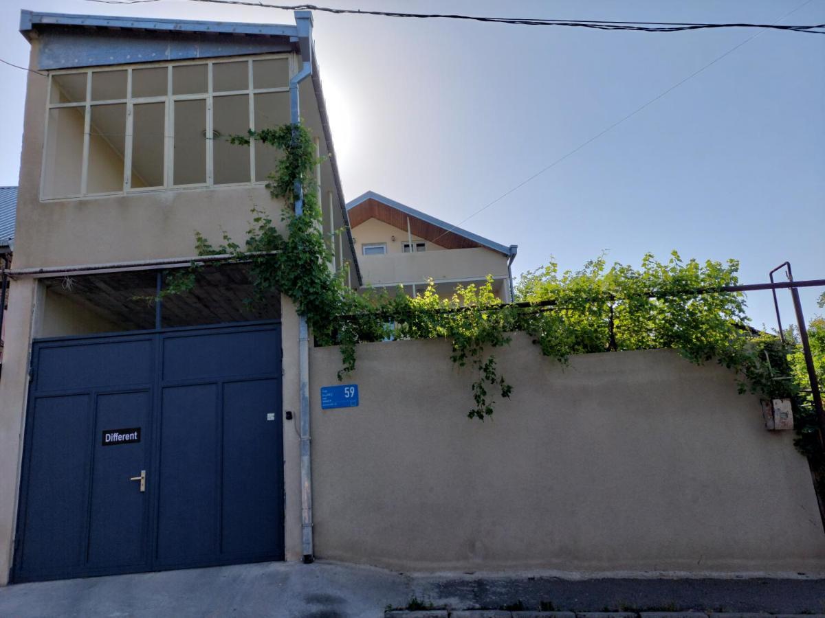Guesthouse Different 第比利斯 外观 照片